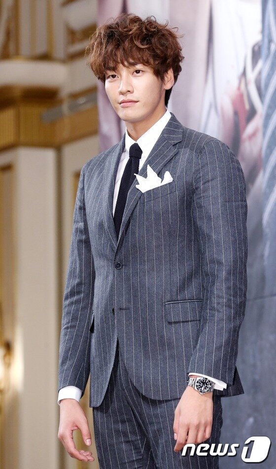 본문 이미지 - 배우 김영광이 15일 오후 서울 논현동 임피리얼팰리스호텔에서 열린 JTBC 금토미니시리즈 '디데이' 제작발표회에 참석하고 있다. @News1DB