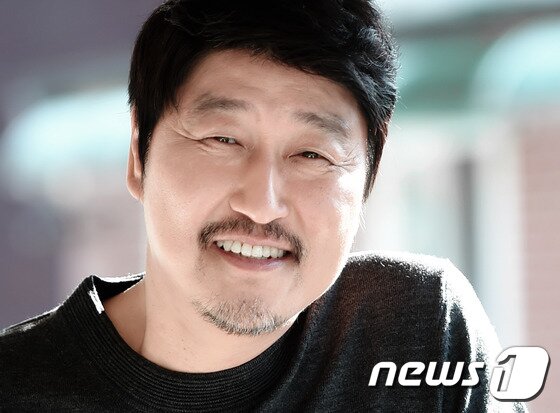 본문 이미지 - 배우 송강호가 지난 5일 오후 3시40분 부산 벡스코 제4전시장 내 이벤트홀에서 열린 제20회 부산국제영화제 아시아필름마켓의 커튼콜에 참석해 연기에 대한 소긴을 밝혔다. ⓒ News1star / 권현진 기자