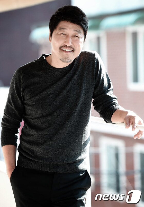 본문 이미지 - 배우 송강호가 지난 5일 오후 3시40분 부산 벡스코 제4전시장 내 이벤트홀에서 열린 제20회 부산국제영화제 아시아필름마켓의 커튼콜에 참석해 데뷔 20주년에 대해 이야기했다. ⓒ News1star / 권현진 기자