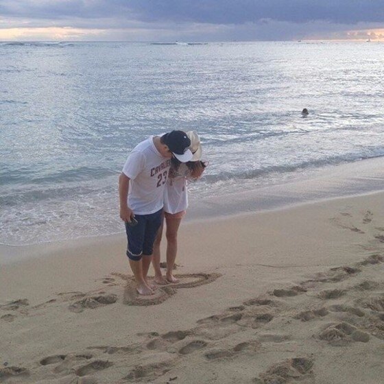 본문 이미지 - 한유라가 정형돈과의 결혼 6주년 기념일 사진을 공개해 화제가 되고 있다. ⓒ News1star / 한유라 SNS