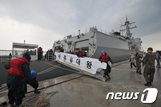 본문 이미지 - 해군의 첫 이지스함인 세종대왕함. 2015.9.16./뉴스1 ⓒ News1 현봉철 기자
