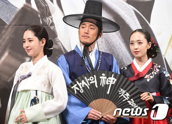 본문 이미지 - 장혁은 16일 오후 2시 서울 강남구 논현동 임피리얼 팰리스 호텔에서 열린 KBS2 새 수목드라마 '장사의 신-객주 2015'(극본 정성희 이한호/연출 김종선) 제작발표회에 참석해  사극만의 매력을 설명했다. @News1star/권현진 기자 