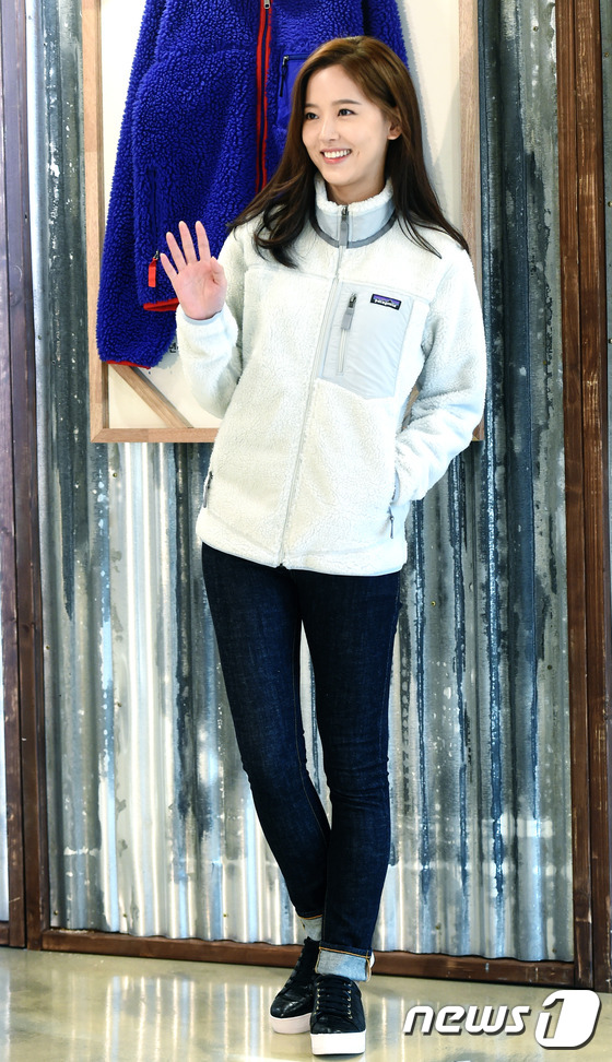 (서울=뉴스1스타) 권현진 기자 = 따뜻한 미소!배우 강한나가 17일 오후 서울 논현동 파타고니아 강남점에서 열린 ‘파타고니아 15FW 쇼케이스 & 파티’에 참석해 포즈를 취하고 …