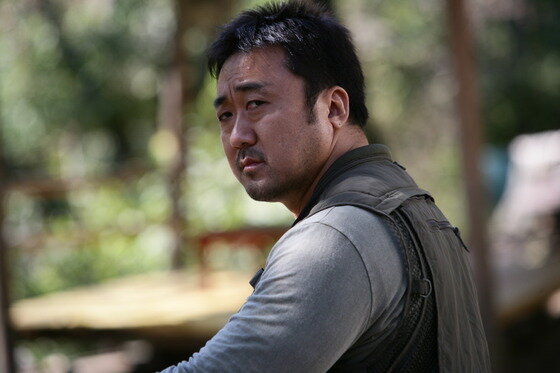 본문 이미지 - '함정'(감독 권형진)의 주연배우 마동석이 완벽한 연기 변신으로 악역 배우의 계보를 이어갈 것으로 기대된다. ⓒ News1star / 영화 '함정' 스틸