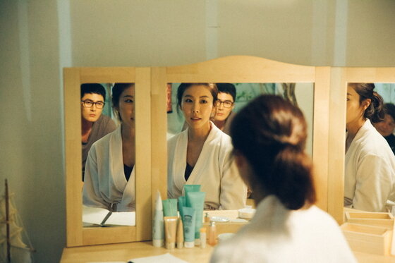 본문 이미지 - 한은정은 이 영화를 통해 4년 만에 스크린에 복귀하게 됐다.ⓒ News1star / '세상끝의 사랑' 스틸