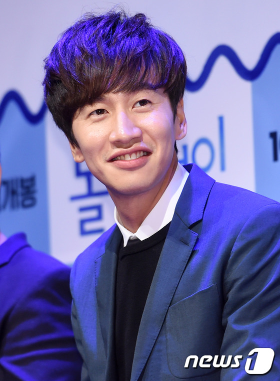 ( 서울=뉴스1스타) 권현진 기자 = 물고기 인간으로 나와요!배우 이광수가 24일 오전 서울 압구정cgv에서 열린 영화 ‘돌연변이’ 제작발표회에 참석해 매력적인 미소를 짓고 있다. …