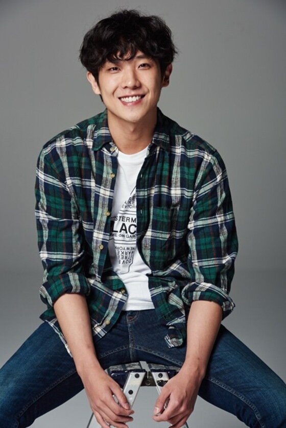 본문 이미지 - 배우 이준의 영화 '키 오브 라이프'(가제) 크랭크인 전 프로필 사진이 공개됐다. ⓒ News1star / 프레인 TPC