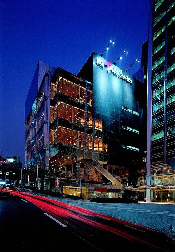 본문 이미지 - LG아트센터 전경 (사진제공 LG연암문화재단)