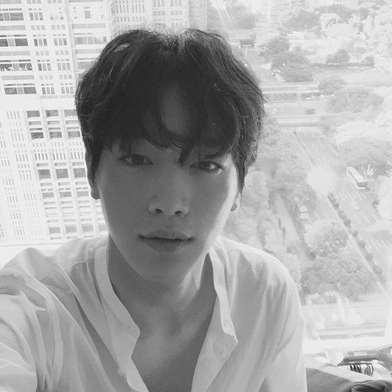 본문 이미지 - ‘화정’ 서강준이 화보 같은 셀카를 공개했다. ⓒ News1star/ 서강준 인스타그램