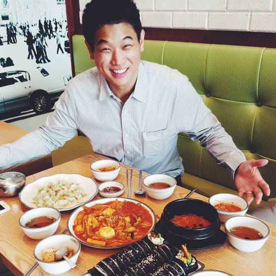 본문 이미지 - ‘메이즈러너2’ 이기홍이 김밥 맛에 감탄했다. ⓒ News1스타/이기홍 인스타그램