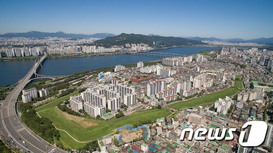 본문 이미지 - 하늘에서 본 풍납토성(사진=서울시 제공) 2015.9.30/뉴스1ⓒ News1