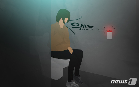 女화장실 휴지에 캡사이신 뿌리고 몰카…20대 남성 구속기소