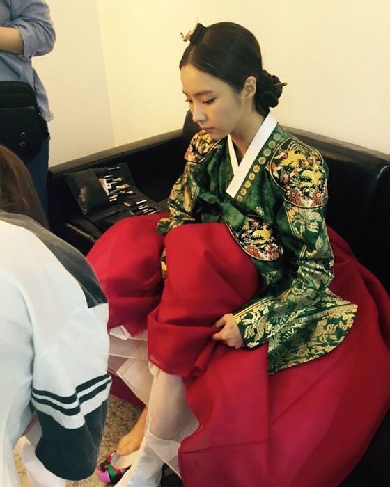 본문 이미지 - 신세경이 고운 한복 자태를 드러냈다. ⓒ News1star/신세경 인스타그램