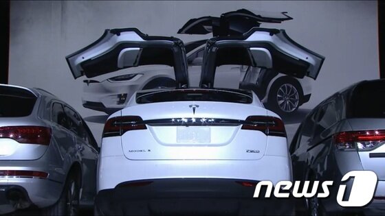 본문 이미지 - 테슬라 첫번째 SUV '모델X' 런칭 현장(테슬라 홈페이지 캡쳐)ⓒ News1