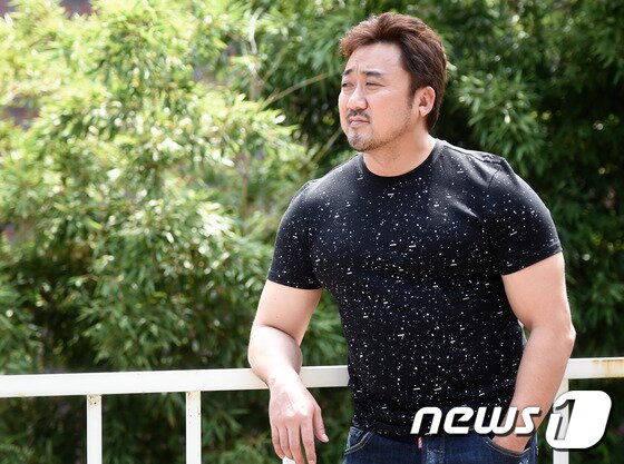 본문 이미지 - 배우 마동석이 최근 서울 강남구 논현동의 한 카페에서 진행된 인터뷰에서 영화 '함정'에서 미스터리한 식당 주인 박성철 역을 연기했던 소감을 밝혔다. ⓒ News1 star / 권현진 기자