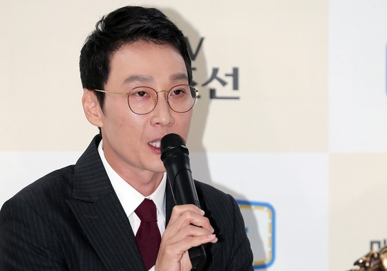 "'깐족 진행' 이휘재 복귀는 패착…유재석·전현무와 달라" 평론가 저격