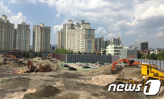 본문 이미지 - 힐스테이트 청계 사업지 전경 /사진=최동순 기자 ⓒ News1