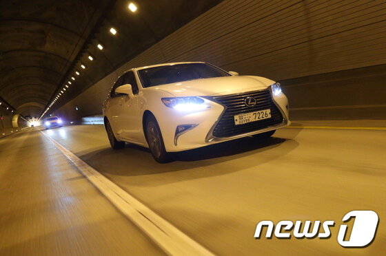 본문 이미지 - 렉서스 '올뉴 ES300h'ⓒ News1