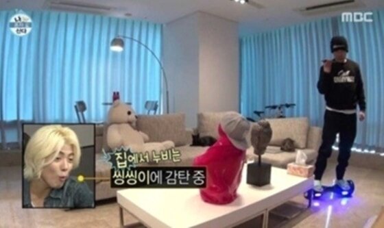 본문 이미지 - '나 혼자 산다' 도끼가 씽씽이 탑승으로 화제가 되고 있다.  ⓒ News1  스타 / MBC '나 혼자 산다' 캡처