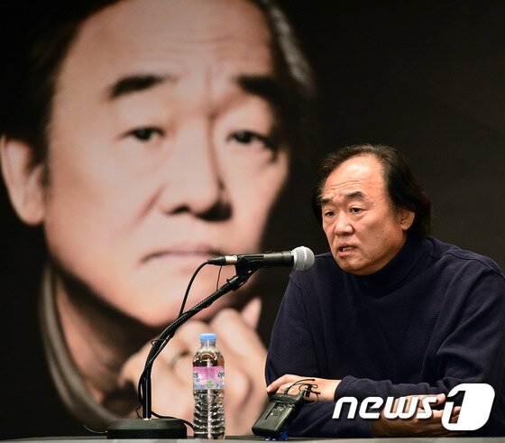 본문 이미지 - 피아니스트 백건우가 7일 오전 서울시 종로구 문호아트홀에서 기자회견을 하고 있다. 이날 열린 기자회견에서 피아니스트 백건우는 지난 70년 인생을 되돌아보는 시간을 갖었다. 2015.9.7/뉴스1 / (서울=뉴스1) 고성준 인턴기자 ⓒ News1