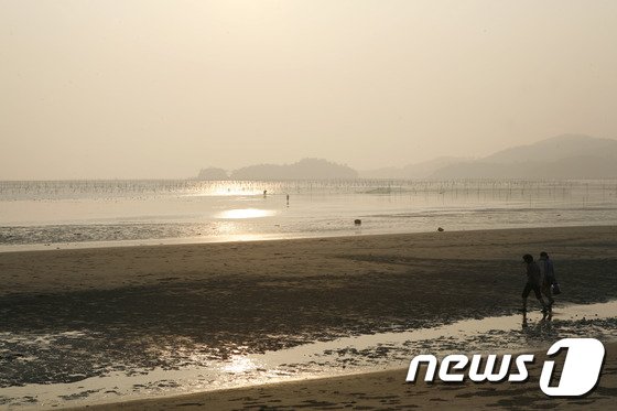 신안 증도 짱뚱어 해수욕장의 해질무렵 풍경 ⓒ News1