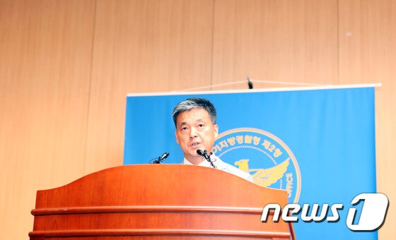 본문 이미지 - 8일 경기지방경찰청 제2청 사이버수사대 박민순 경감이 프로농구 승부조작 불법도박 사건에 대한 브리핑을 진행했다. ⓒ News1
