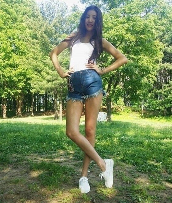 본문 이미지 -  여자친구 소원이 남다른 몸매로 주목받고 있다.  ⓒ News1 스타 / 여자친구 인스타그램