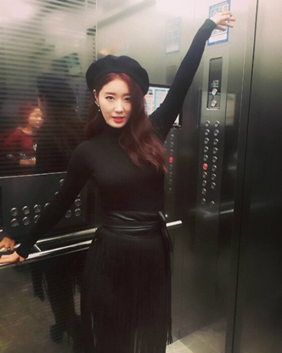 본문 이미지 - 나비의 섹시한 일상 셀카가 주목받고 있다.  ⓒ News1star / 나비 SNS