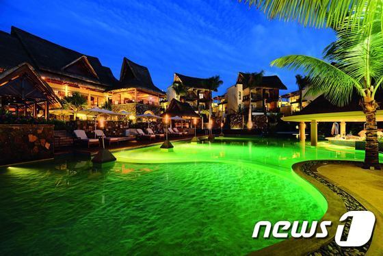 본문 이미지 - 앙사나 발라클라바 리조트는 전통 건축양식으로 설계돼 자연 친화적인 아프리카 의 분위기를 느낄 수 있다. (앙사나 발라클라바 페이스북 출처)ⓒ News1travel