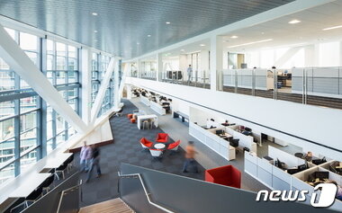 본문 이미지 - 삼성전자 SSIC 신사옥 내부 전경ⓒ News1