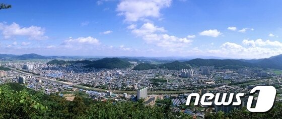 전북 정읍시가 토지지목 불일치로 인한 시민 불편과 재산 보호를 위해 지목이 불일치한 토지 정비 사업을 추진한다. 정읍시가지 전경(뉴스1/DB)© News1