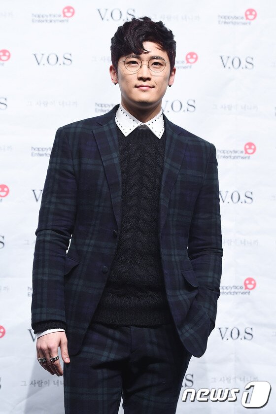 본문 이미지 - V.O.S 최현준이 13일 오후 서울 일지아트홀에서 열린 미니앨범 '리유니온, 더 리얼(RE:Union, The Real)' 발매 쇼케이스에 참석해 포즈를 취하고 있다. ⓒ News1star 고아라 기자