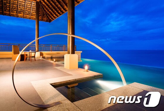 본문 이미지 - 바나벨 객실 안에서 바다 경관은 볼 수 있어 환상적인 시간을 보장한다. (허니문리조트 제공) ⓒ News1 travel