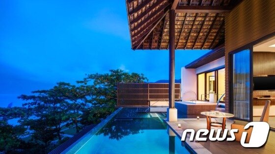 본문 이미지 - 웅장함과 화려함을 느끼고 싶다면 ‘오션뷰 풀 스위트’를 선택하는 것이 좋다.(허니문리조트 제공) ⓒ News1 travel