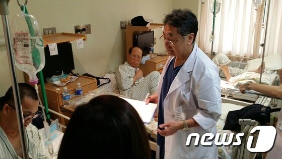 본문 이미지 - 지난 13일 일본 고베 니시하라클리닉을 찾은 국버거씨병 환자 3명. /뉴스1 ⓒ News1