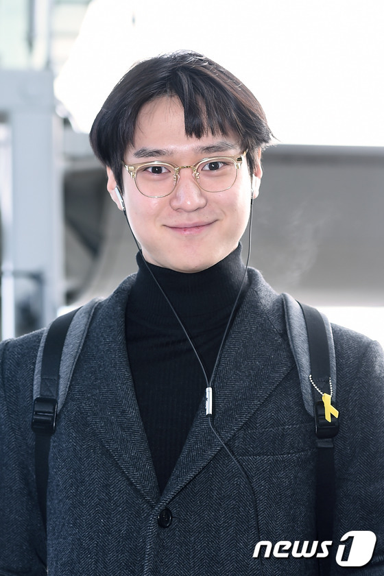 (인천공항=뉴스1스타) 고아라 기자 = 배우 고경표가 19일 오후 tvN 금토드라마 '응답하라 1988(이하 응팔)' 포상휴가차 인천국제공항을 통해 태국 푸켓으로 출국하고 있다.