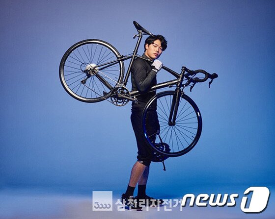 본문 이미지 - 삼천리자전거 광고모델 ‘응답하라 1988’의 류준열. (삼천리자전거 제공) 뉴스1트래블 ⓒ News1 travel