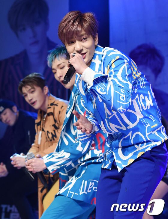 (서울=뉴스1스타) 권현진 기자 = 사운드 업!그룹 전설 창선이 21일 오전 서울 강남구 청담동 일지아트홀에서 열린 전설 2번째 미니 앨범 '사운드 업(Sound UP)' 쇼케이스 …