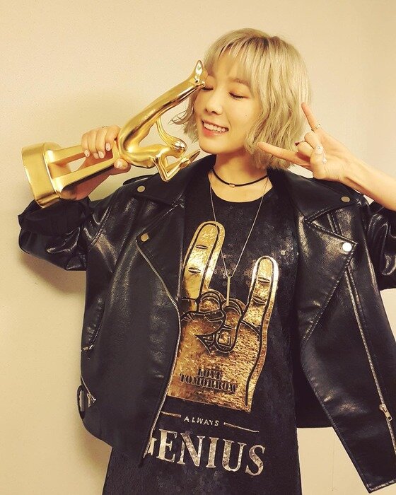 본문 이미지 - 태연이 '골든디스크' 3관왕의 자축했다.ⓒ News1star/태연 인스타그램