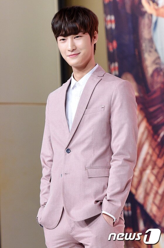 본문 이미지 - 배우 이주형이 21일 오후 서울 영등포 타임스퀘어에서 열린 JTBC 새 금토드라마 '마담 앙트완'(극본 홍진아/연출 김윤철) 제작 발표회에 참석해 포즈를 취하고 있다. ⓒ News1star/ 권현진 기자