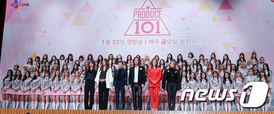 (서울=뉴스1) 조현아  인턴기자 = 보컬트레이너 김성은, 안무가 배윤정, 치타, 장근석, 가희, 제아(왼쪽부터)가 21일 오후 서울 영등포구 여의도동 63컨벤션센터에서 진행된 M …