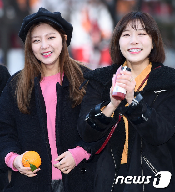 라붐 유정, 한파에도 포기할 수 없는 각선미 노출 - 뉴스1 라붐 유정, 한파에도 포기할 수 없는 각선미 노출 - 뉴스1