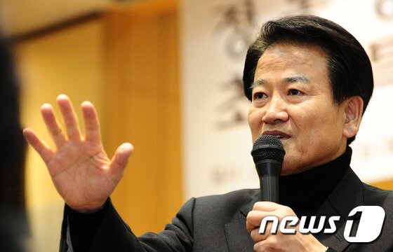 본문 이미지 - 정동영 전 장관이 25일 오후 전북 전주 전북여성교육문화센터에서 &#39;전북 무엇으로 먹고 살 것인가&#39;를 주제로 강연을 하고 있다.2016.1.25/뉴스1 ⓒ News1 김대웅 기자