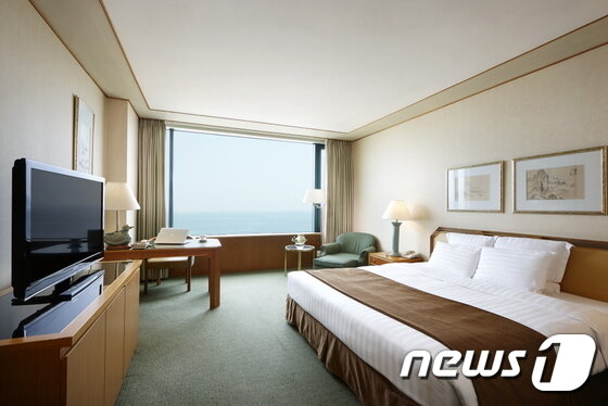 본문 이미지 - 노보텔 앰배서더 부산은 설 명절을 맞이하여 ‘설날 대박 패키지’를 출시했다. (노보텔 앰배서더 부산 제공) ⓒ News1