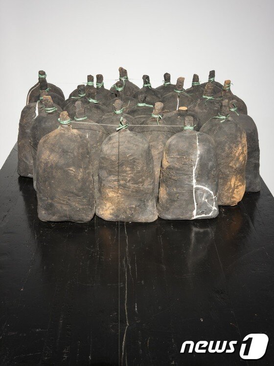 본문 이미지 - 심문섭 회고전 '재현' 중 '프리젠테이션' 연작 (사진제공 아라리오 갤러리)