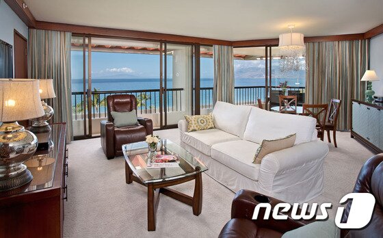본문 이미지 - 일반 객실의 넓이가 다른 호텔의 스위트룸만큼 넓으며, 20개의 스위트룸을 포함해 모두 310개의 오션뷰 룸이 자리 잡고 있다. (허니문리조트 제공)ⓒ News1travel