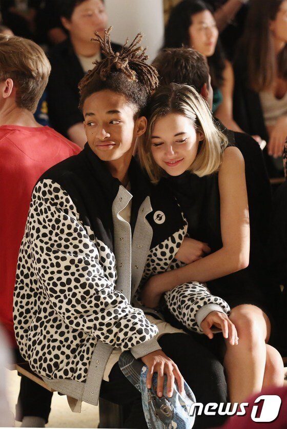 본문 이미지 - 제이든 스미스(17)와 그의 여자친구 사라 스나이더. ⓒ AFP=뉴스1