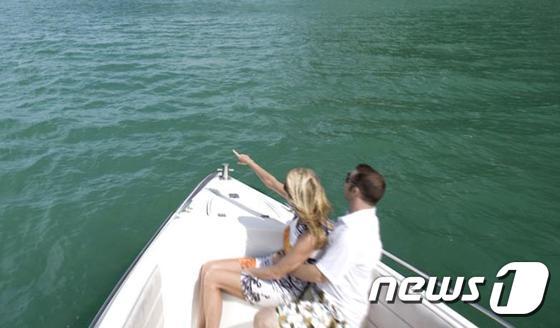 본문 이미지 - 아난타라 푸껫은 자연이 선물한 환상적인 풍경을 감상할 수 있는 푸껫의 북서쪽 해안에 있다.(허니문리조트 제공)ⓒ News1travel