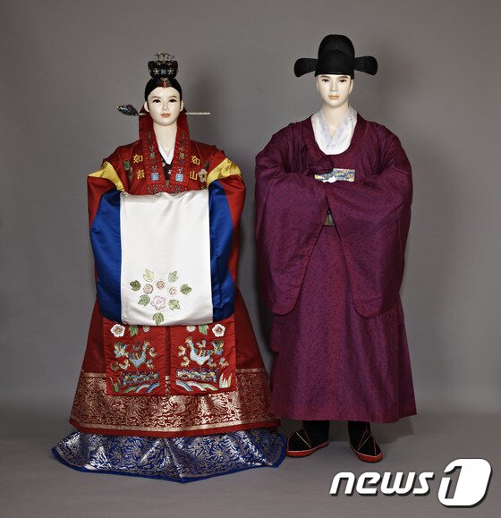 본문 이미지 - 칠보 혼례복. ⓒ News1