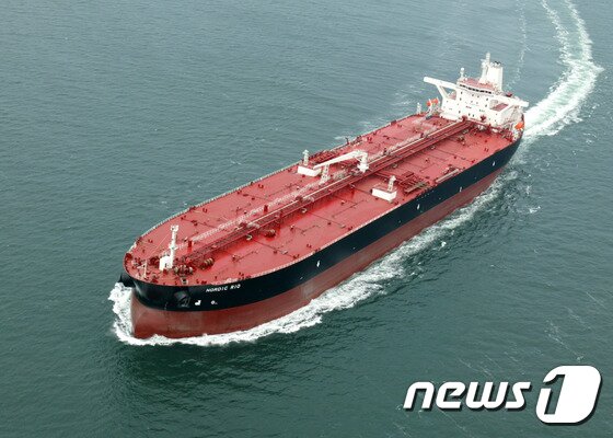 본문 이미지 - 삼성중공업이 2004년 비켄사에 인도한 15만DWT급 유조선. ⓒ News1